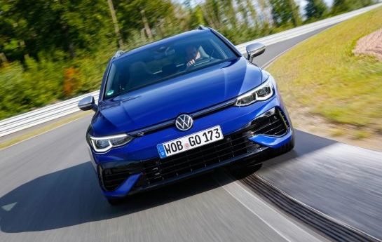 ERSTER TEST: VW GOLF R VARIANT - Racing my family