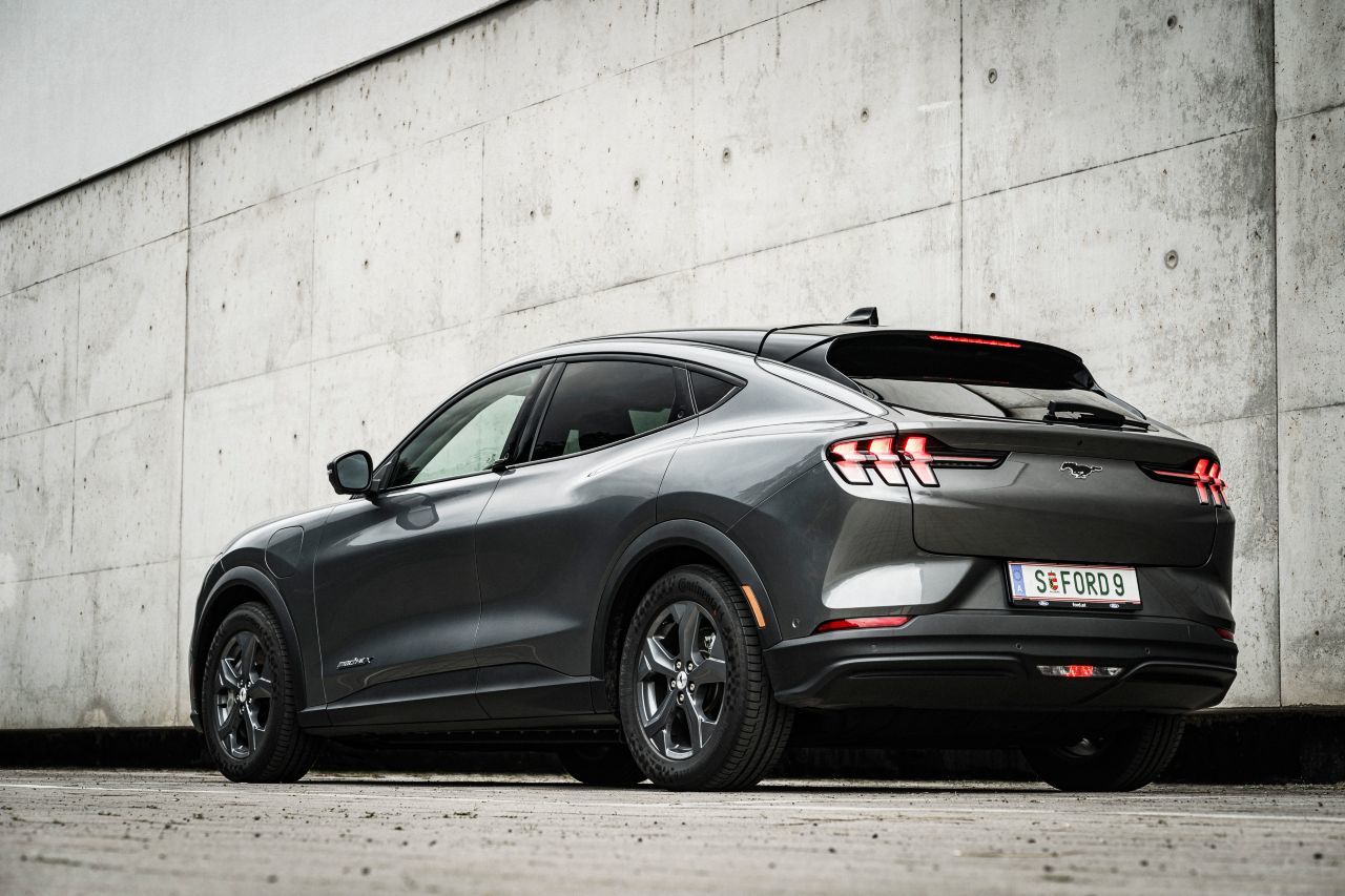 Mustang-SUV: Ford verwandelt seinen Sportwagen in ein Crossover-Modell mit fünf Türen, fünf Sitzplätzen und ordentlichem Kofferraum.