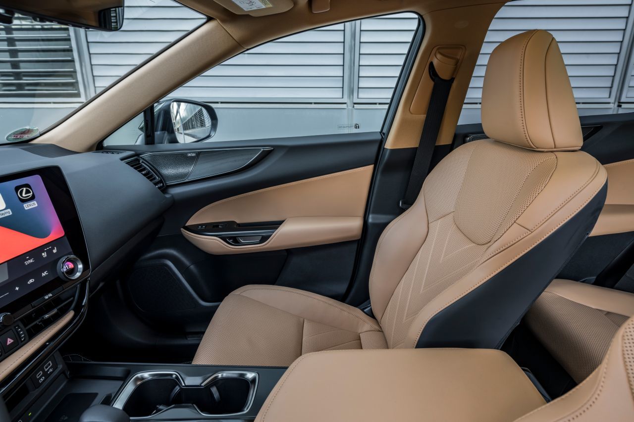 Lexus sticht im Premiumvergleich mit seiner Verarbeitungsqualität heraus, der Innenraum wirkt sehr massiv und robust.