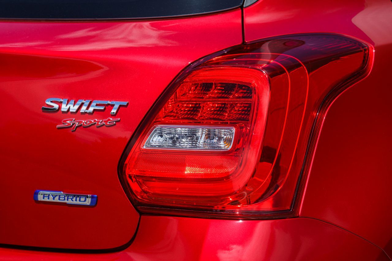 Vorderradantrieb und 6-Gang-Schaltgetriebe sind im Swift Sport fix.