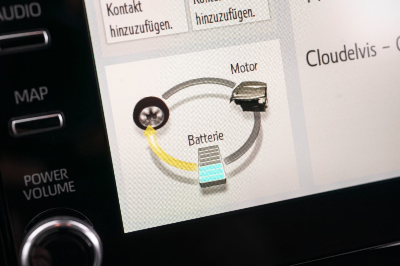 Unter den Rücksitzen sind Nickel-Metall-Hydrid-Batterien platziert.