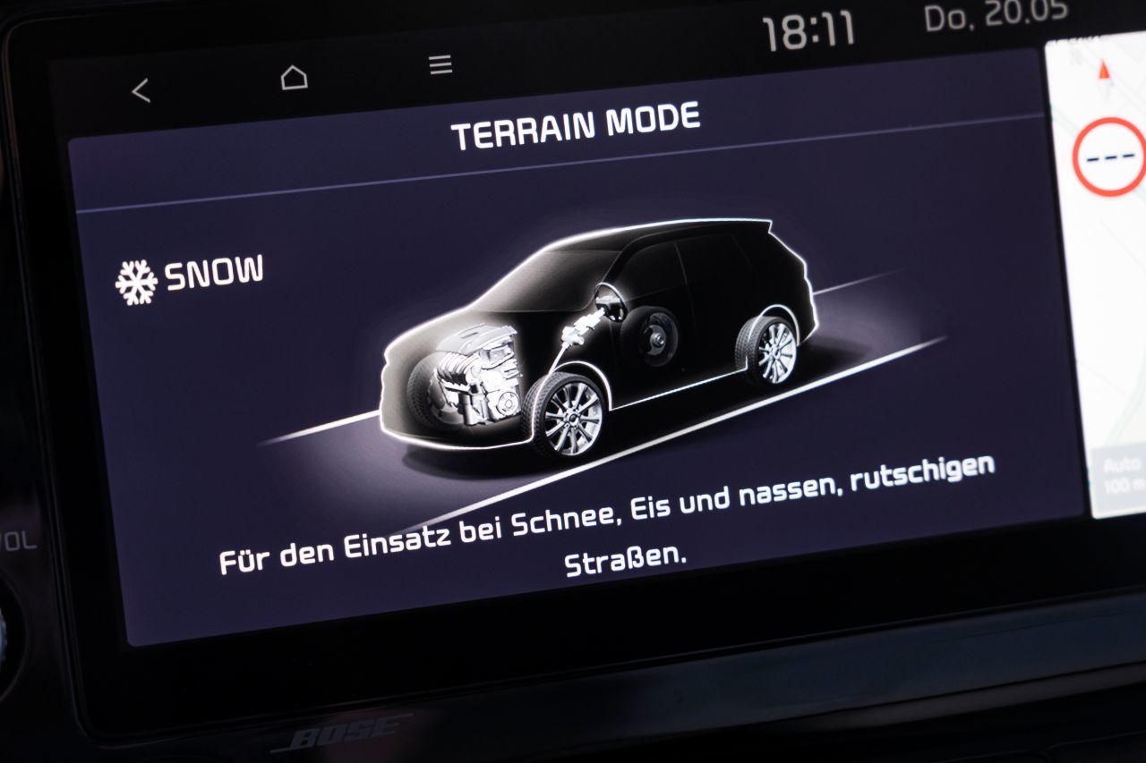 Das Terrain-Mode-System optimiert den Allrad für Schnee, Match und Sand.