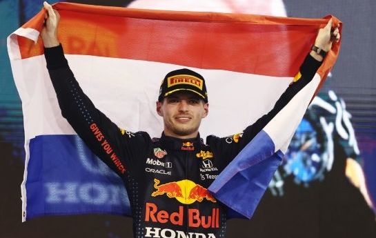 Max Verstappen Special: Die besten Bilder von seinem Sieg in Abu Dhabi. - Verstappens Sieg in Bildern