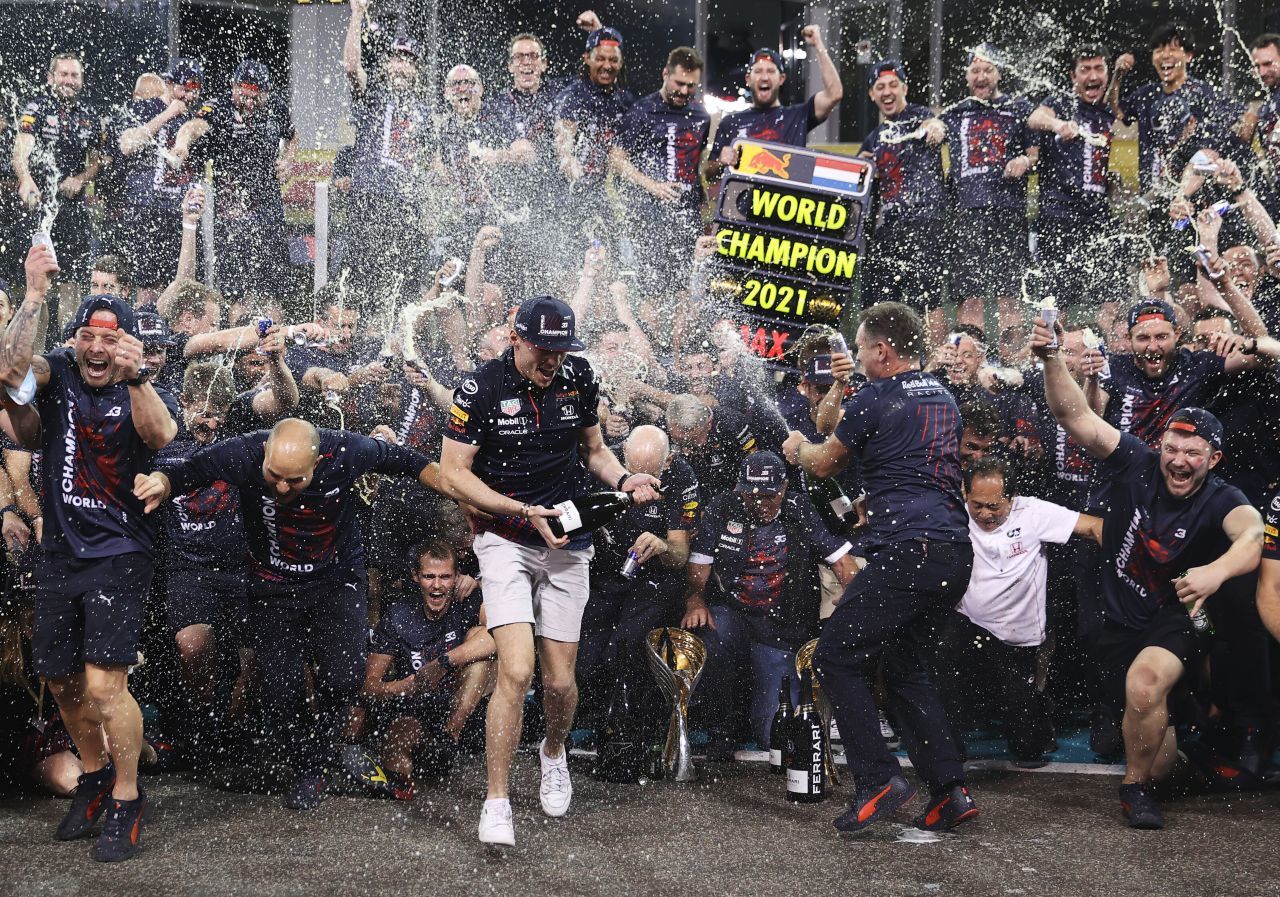 Red Bull Racing verlor zwar in der Team-WM gegen Mercedes (8. Titel in Serie), gewann aber die so prestigeträchtige Fahrer-WM.