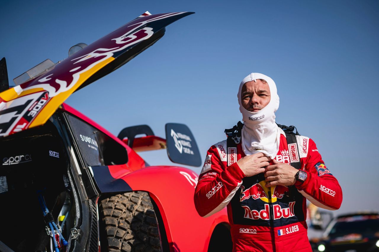 Sebastien Loeb: Die Dakar 2022 sorgt aber auch für Spuren im Gesicht.