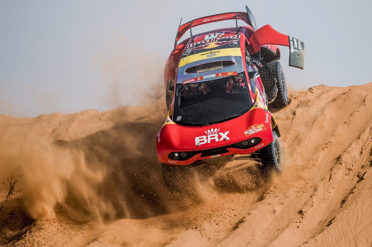 Steilhang Ausfahrt: Sebastien Loeb bei der Rallye Dakar.