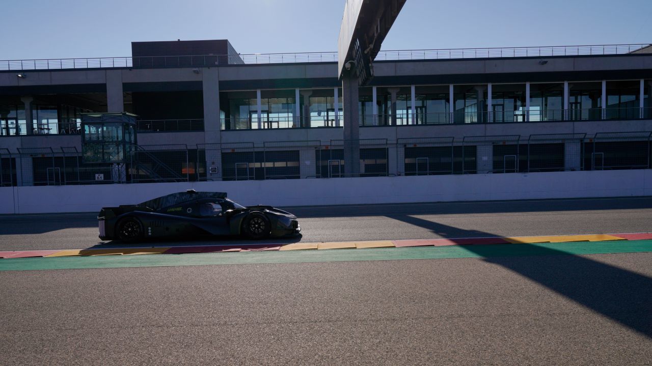 Die erste Dienstreise: Aragon, 18. Jänner 2022. Der Peugeot 9X8 wird zum ersten Mal getestet.