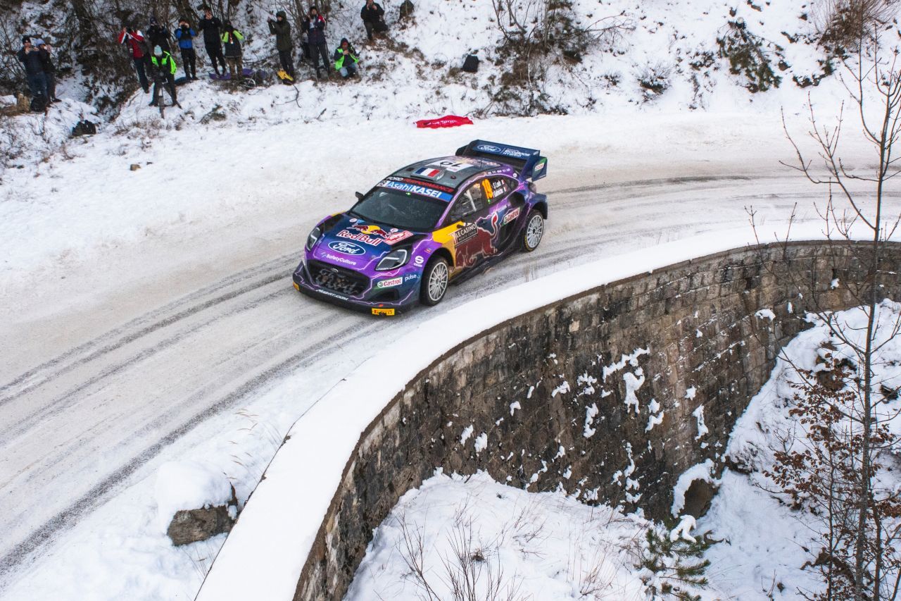 Obwohl es nur vereinzelt Schnee gab, war die Rallye Monte Carlo tückisch. Doch Galmiche lotste Loeb durch alle Gefahrenstellen.