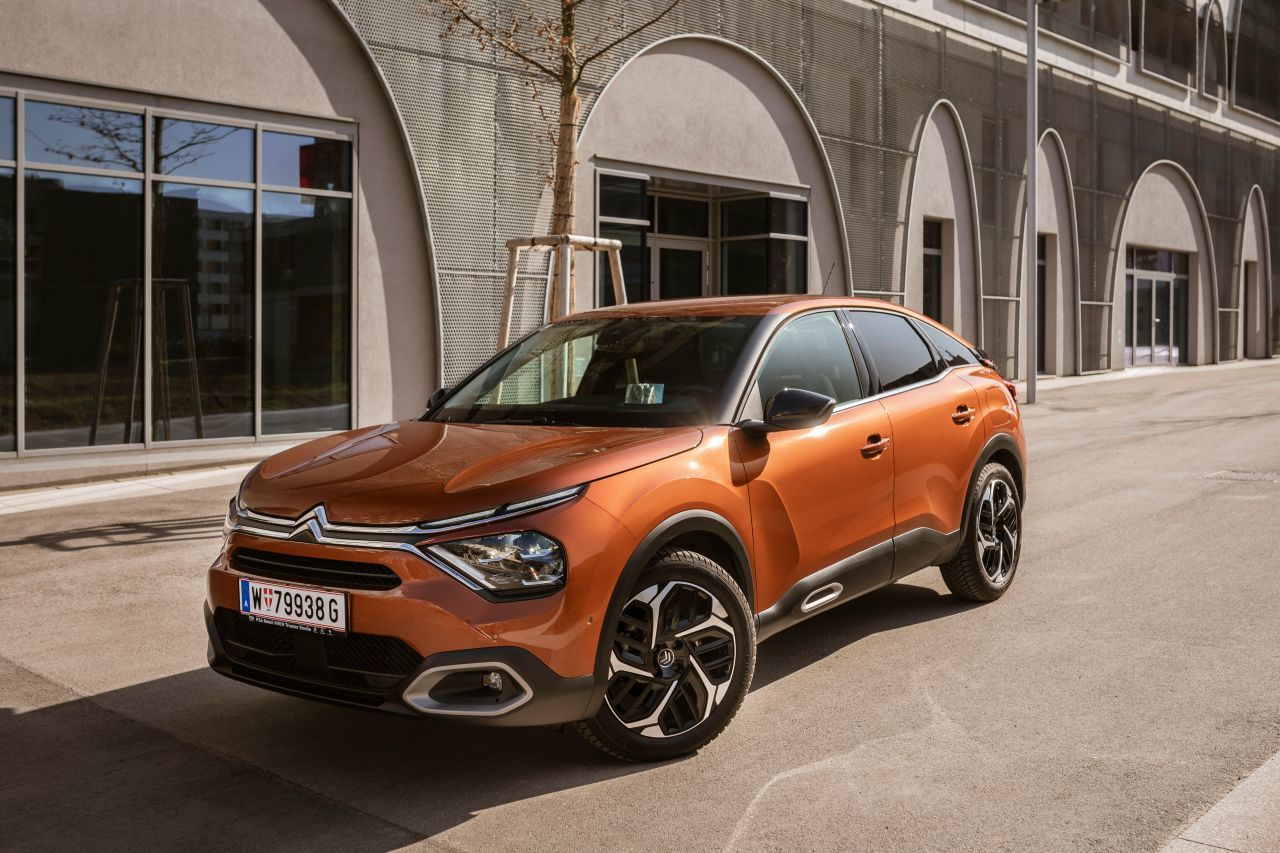 Im C4 bringt die Kombination von Crossover und Coupé eine willkommene Abwechslung zum Einerlei der Kompaktklasse – ohne in SUV-Verdacht zu geraten.
