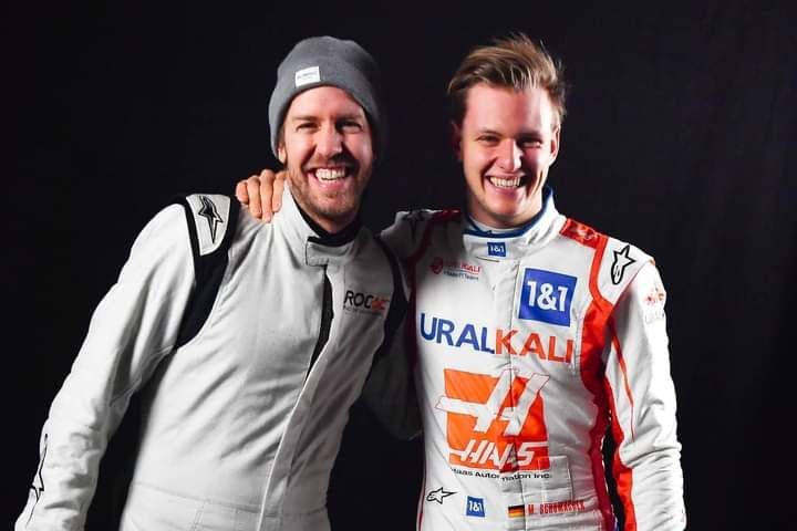 Mick Schumacher mit seinem wichtigsten Mentor Sebastian Vettel. Mit ihm fährt er dieses Wochenende das Race of Champions (live auf SKY).