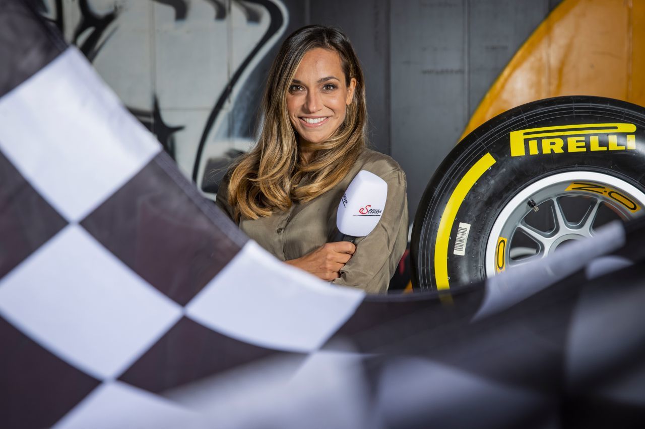 Andrea Schlager präsentiert und moderiert heuer 12 Rennen der Formel-1-Saison 2022.