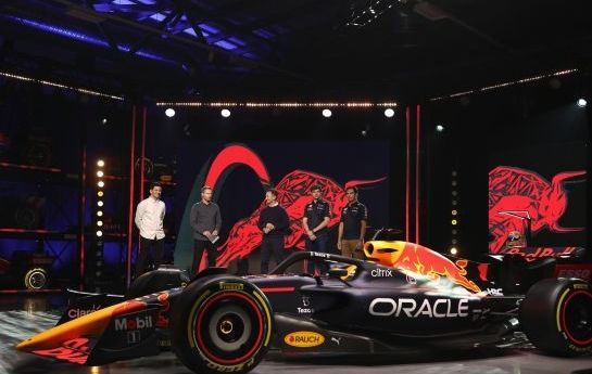 Die Formel 1 2022 hat ihr erstes Star-Auto: Red Bull Racing zeigt den neuen RB18 von Max Verstappen. Wir haben die Bilder. - Red Bulls neue Rakete