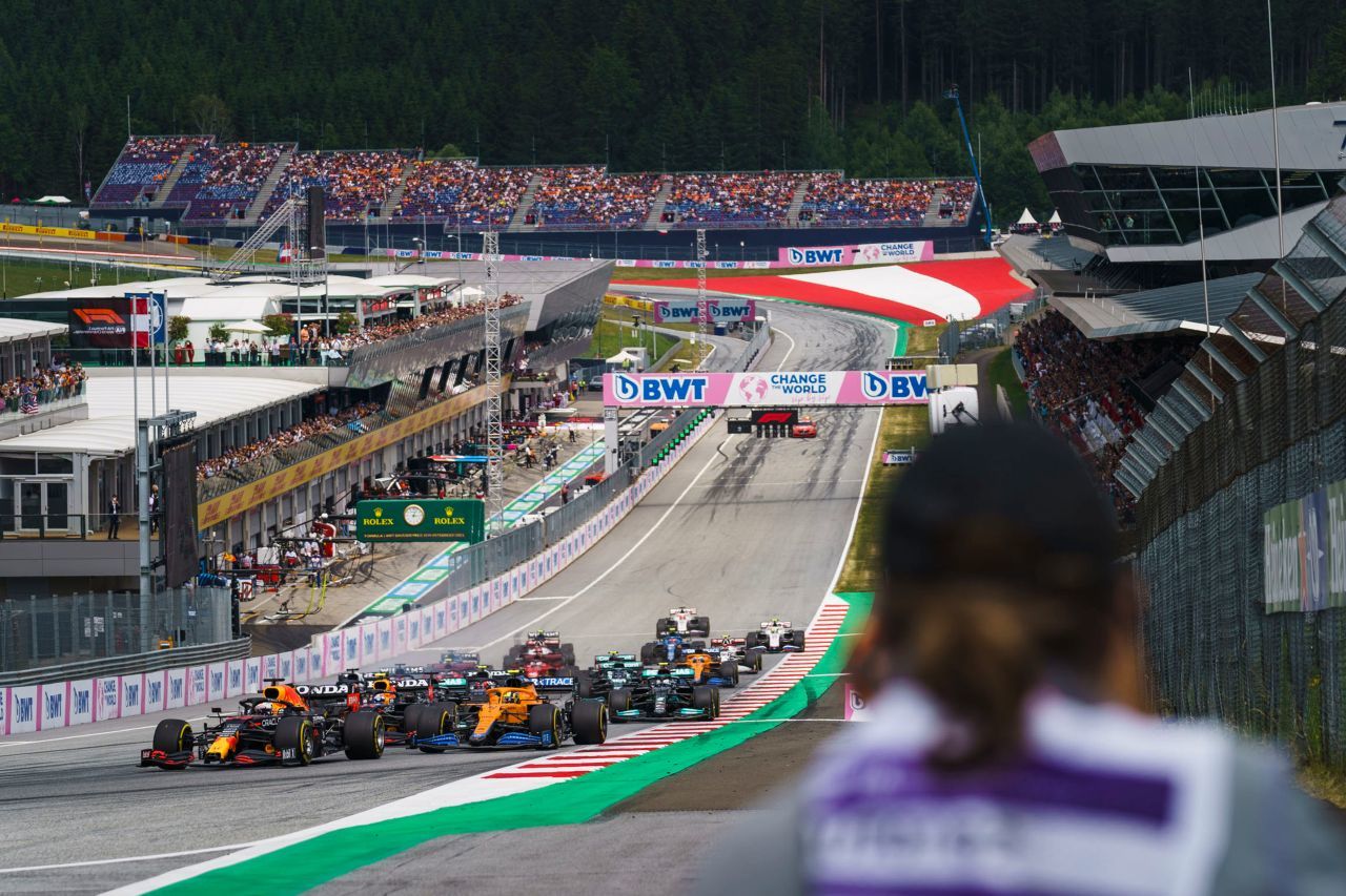 Dieses Bild gibt es 2022 am Red Bull Ring zwei Mal zu sehen. Neben dem Hauptrennen der Formel 1 am Sonntag, gibt es am Tag davor (den 9. Juli 2022) auch ein Sprint-Qualifying-Rennen.