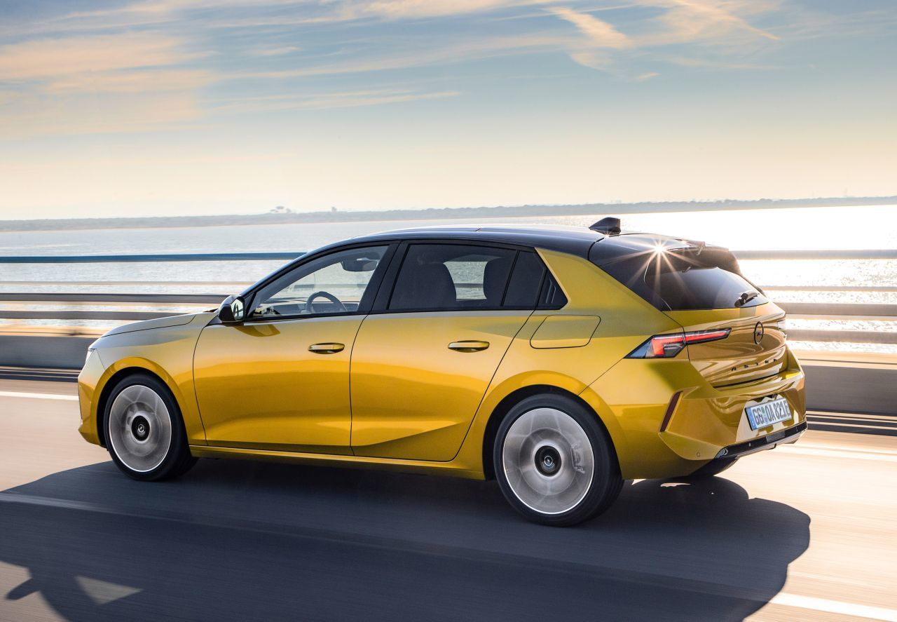 Fazit von Motorprofis-Tester Stefan Pabeschitz: „Opel bleibt sich bei angestammten Details wie Licht und Komfortsitzen treu. Neue Tugenden, wie ein wirklich moderner Innenraum mit großzügigem Digitalangebot sind dazugekommen.
