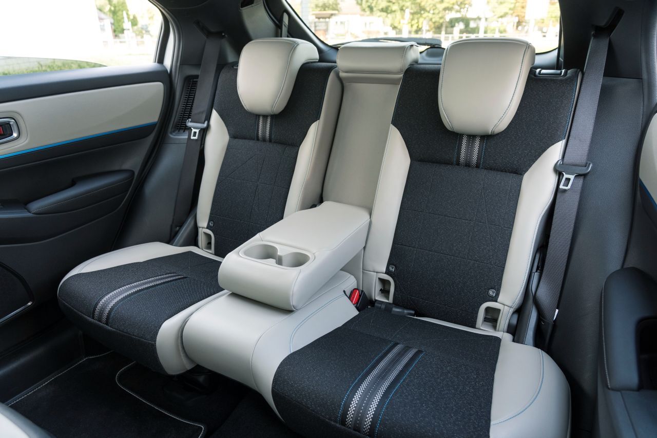 Die Rückbank kann im Verhältnis 60:40 geteilt …