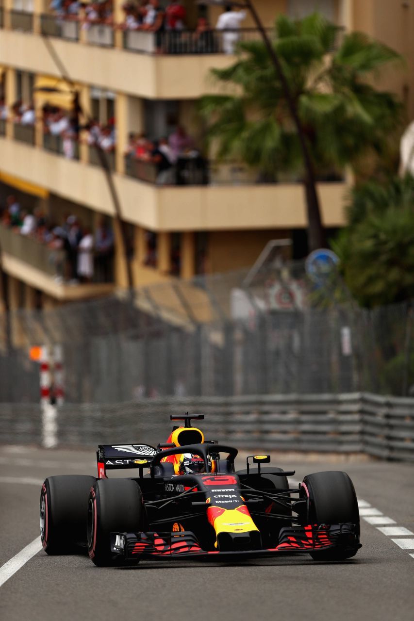 Sein größter Sieg könnte sein Schicksal zum Schlechteren verändert haben. Denn in den Stunden und Tagen nach seiner Glanzfahrt in Monaco 2018 kam es zum Riss mit Red Bull, der zum überraschenden Weggang führte. Und mit Renault und McLaren hat sich Dani nicht eben verbessert.