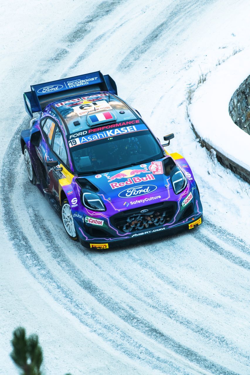 Loeb in der zweiten Jännerhälfte 2022 bei der Rallye Monte Carlos: Siege im Ford – nach einem Sekundenduell gegen Ogier.