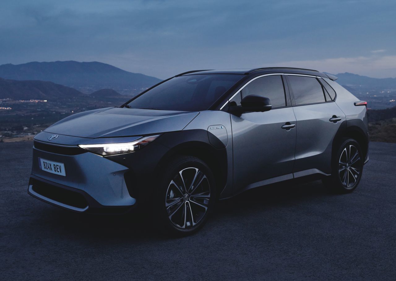 Start in zwei Etappen: Online-Vorreservierungen sind bereits möglich, die Frühstarter in Toyotas Elektro-Welt dürfen in diesem Fall mit einer vorgezogenen Auslieferung ab Juni rechnen. Der offizielle Marktstart samt Probefahrtmöglichkeit bei den Händlern erfolgt dann im September.