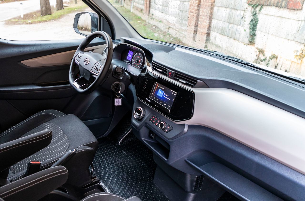 Über das Multimediasystem mit 7-Zoll-Touchscreen können Apple Carplay und Android Auto eingebunden werden, somit ist auch Navigation an Bord.