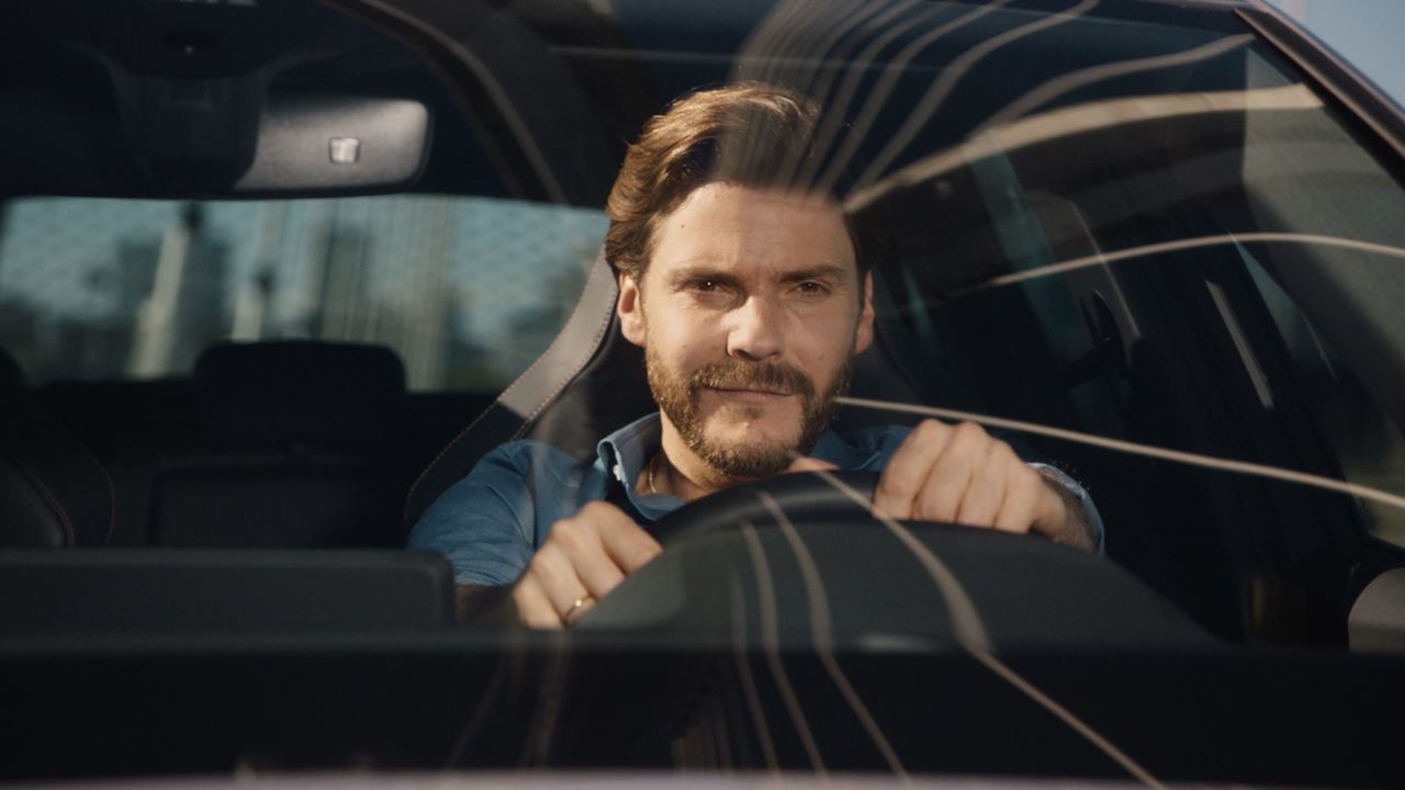 Cupra-Botschafter Daniel Brühl. (Bekannt unter anderem als 