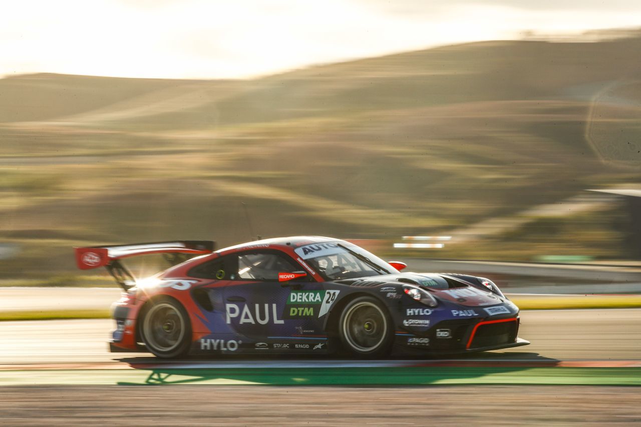 Thomas Preining und sein Porsche – zum Vergleich bei etwas anderen Lichtverhältnissen in Portimao.
