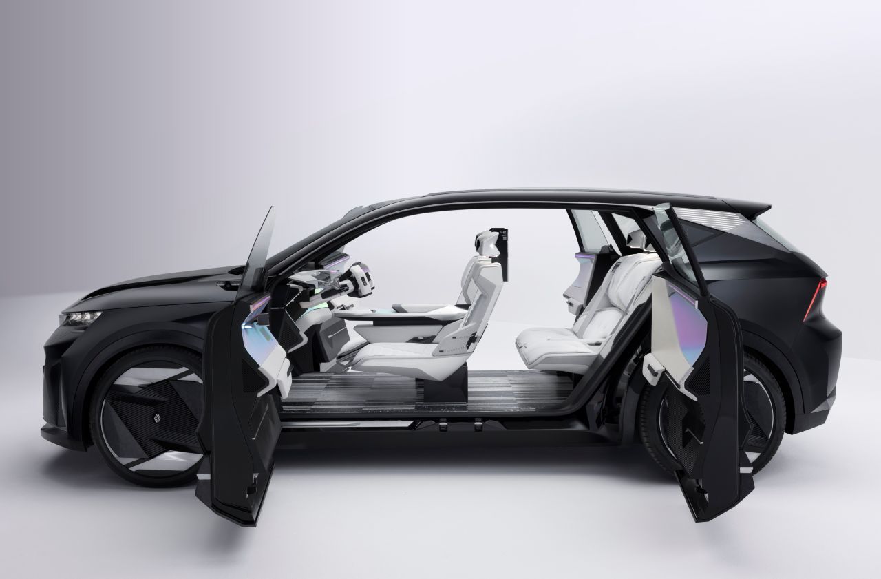 Fazit von Motorprofis-Tester Stefan Pabeschitz: „Normalerweise geben Concept Cars einen Ausblick auf künftige Design-Optionen außen und Innenraum-Phantasien innen. Die Ansagen des Scenic Vision sind wesentlich konkreter