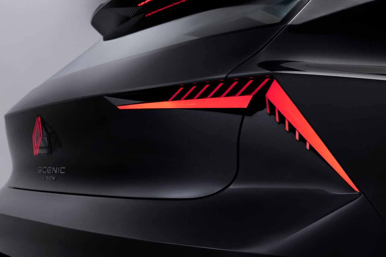 gibt es künftig geometrische Ernsthaftigkeit. Beleuchtetes Renault-Logo.