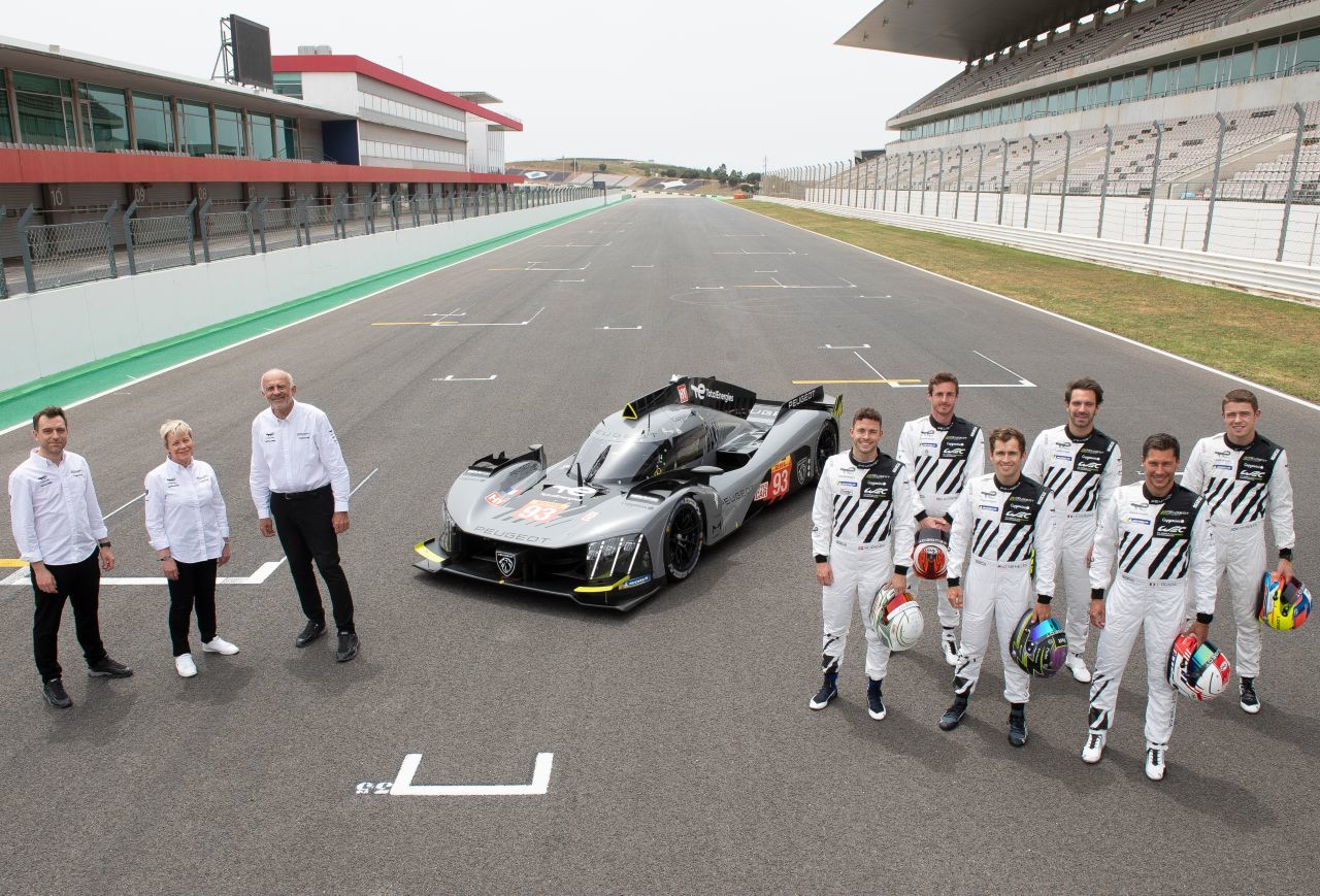 Das Team von Peugeot und der 9X8 sind bereit.
