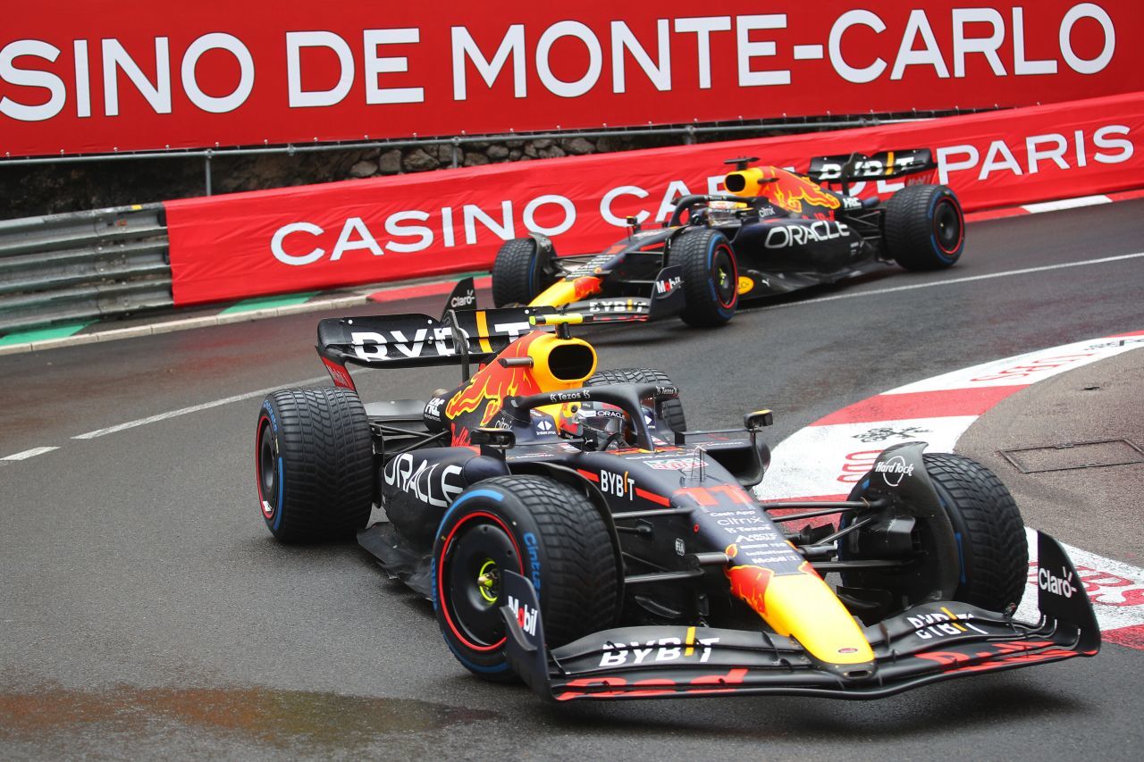 Im Vorjahr war Perez gegen Verstappen meist chancenlos – beeindruckend um wie viel besser er heuer ist. In Monaco hatte er ihn immer hinter sich.