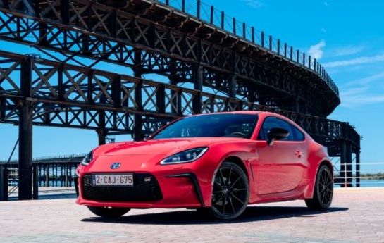 Der Toyota GT86 ist zurück – jetzt heißt er GR86 und macht schlichtweg alles richtig, was es für Fahrspaß braucht. - Die Wiederentdeckung  der Drehzahl