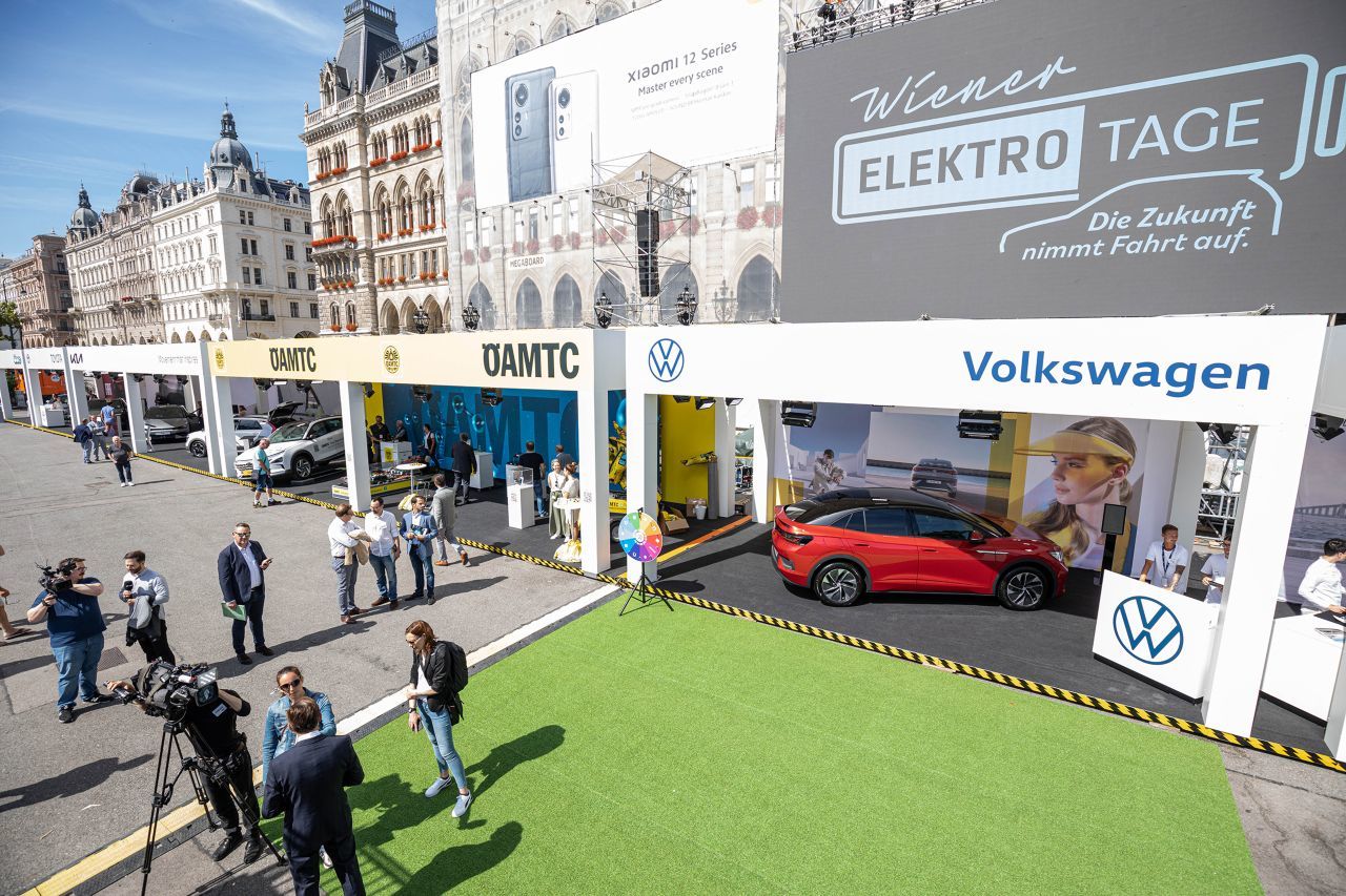 Elektroauto-Messe unter freiem Himmel: Die Wiener Elektro Tage 2022 finden von Mittwoch, 15. Juni, bis Sonntag, 19. Juni, am Rathausplatz statt.