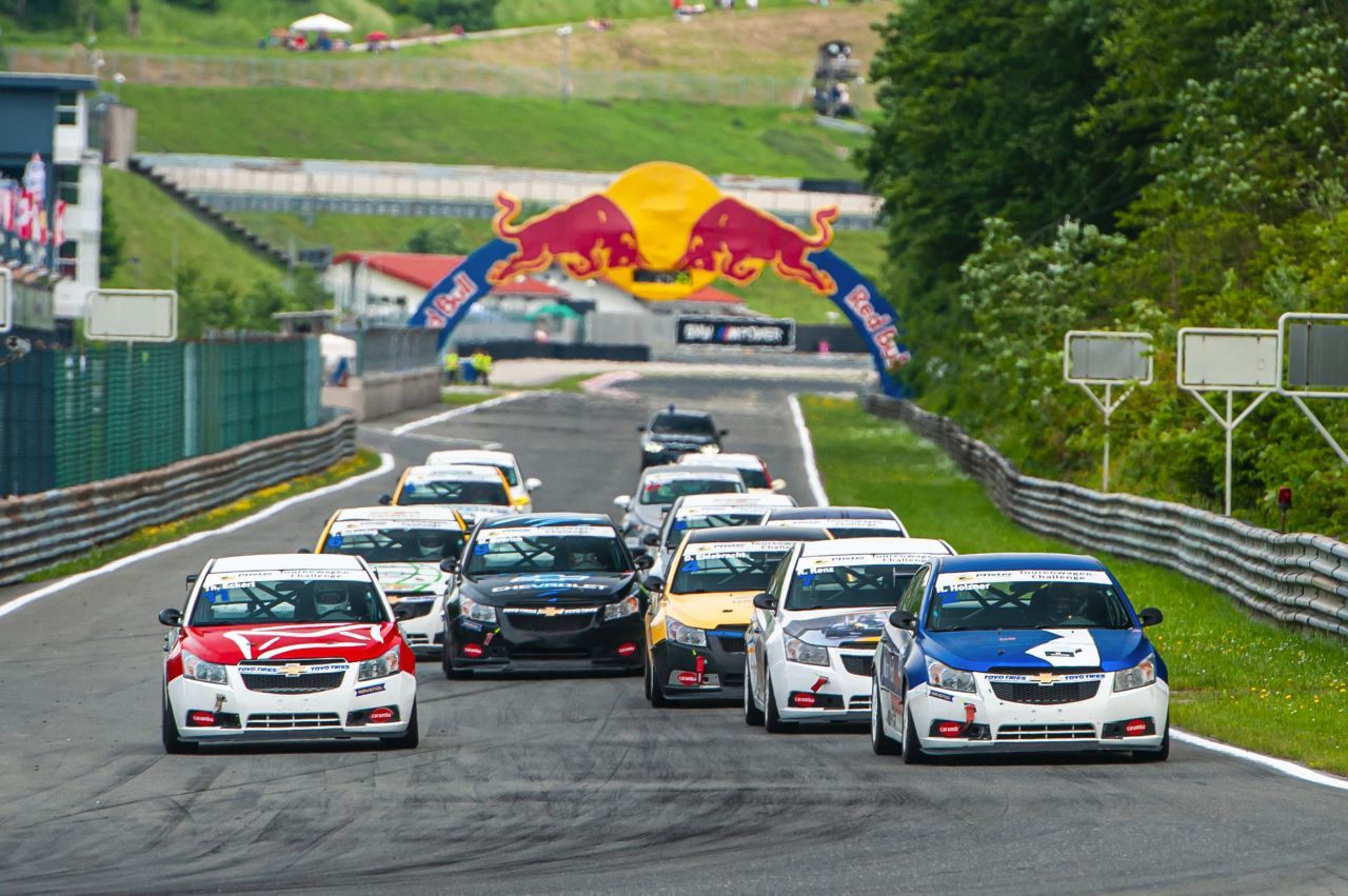 Die XLR8 Pfister Racing Tourenwagen Challenge fährt ebenfalls im Nesselgraben.