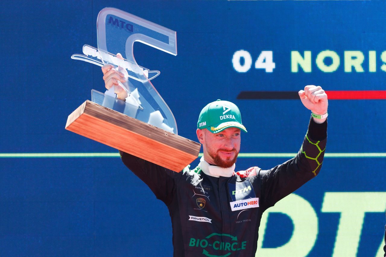 Jubel am Sonntag: Der Wiener Mirko Bortolotti übernimmt mit einem zweiten Platz die Führung in der DTM-Meisterschaft 2022.