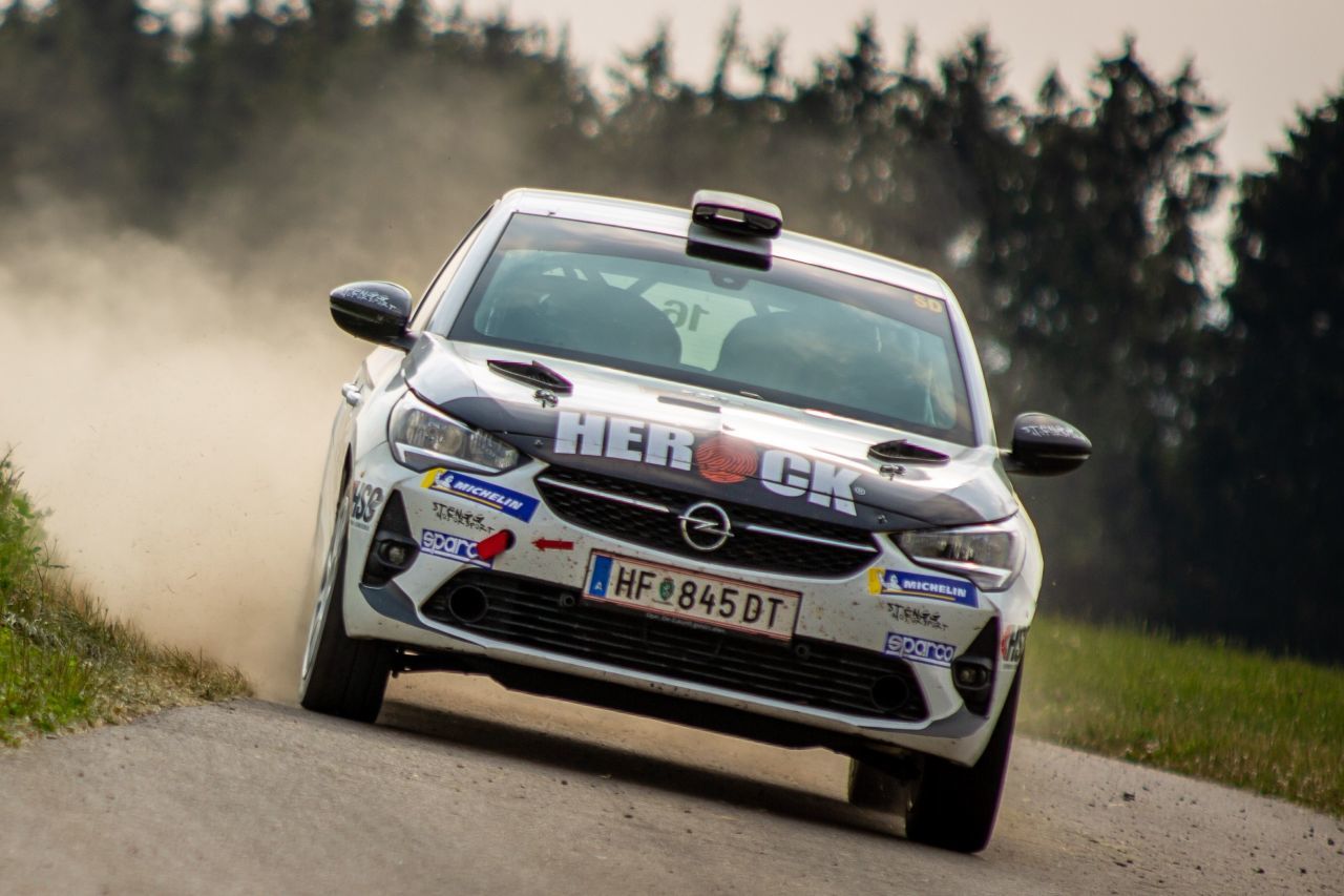 Tage davor sorgten Julian Wagner / Hanna Ostlender mit ihrem Opel noch in Luxemburg für Furore.