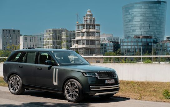 Die neue Range Rover-Generation ist stilistisch auf einem anderen Level und widmet sich technisch der Perfektionierung des Gleitens. - Sanfter Ritt durch hohe Sphären