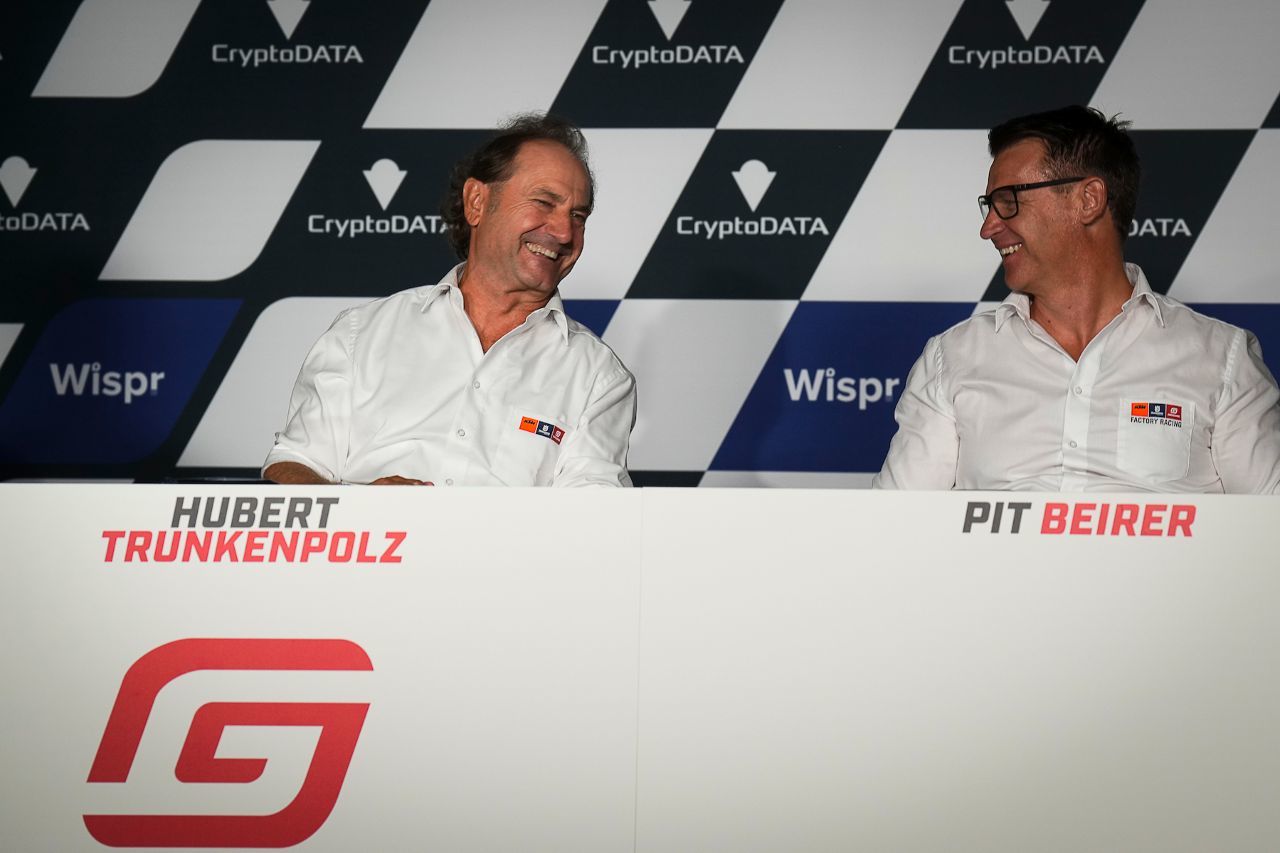 Hubert Trunkenpolz und Pit Beirer freuen sich und hoffen auf eine weitere Erfolgs-Ära in der Geschichte von KTM.
