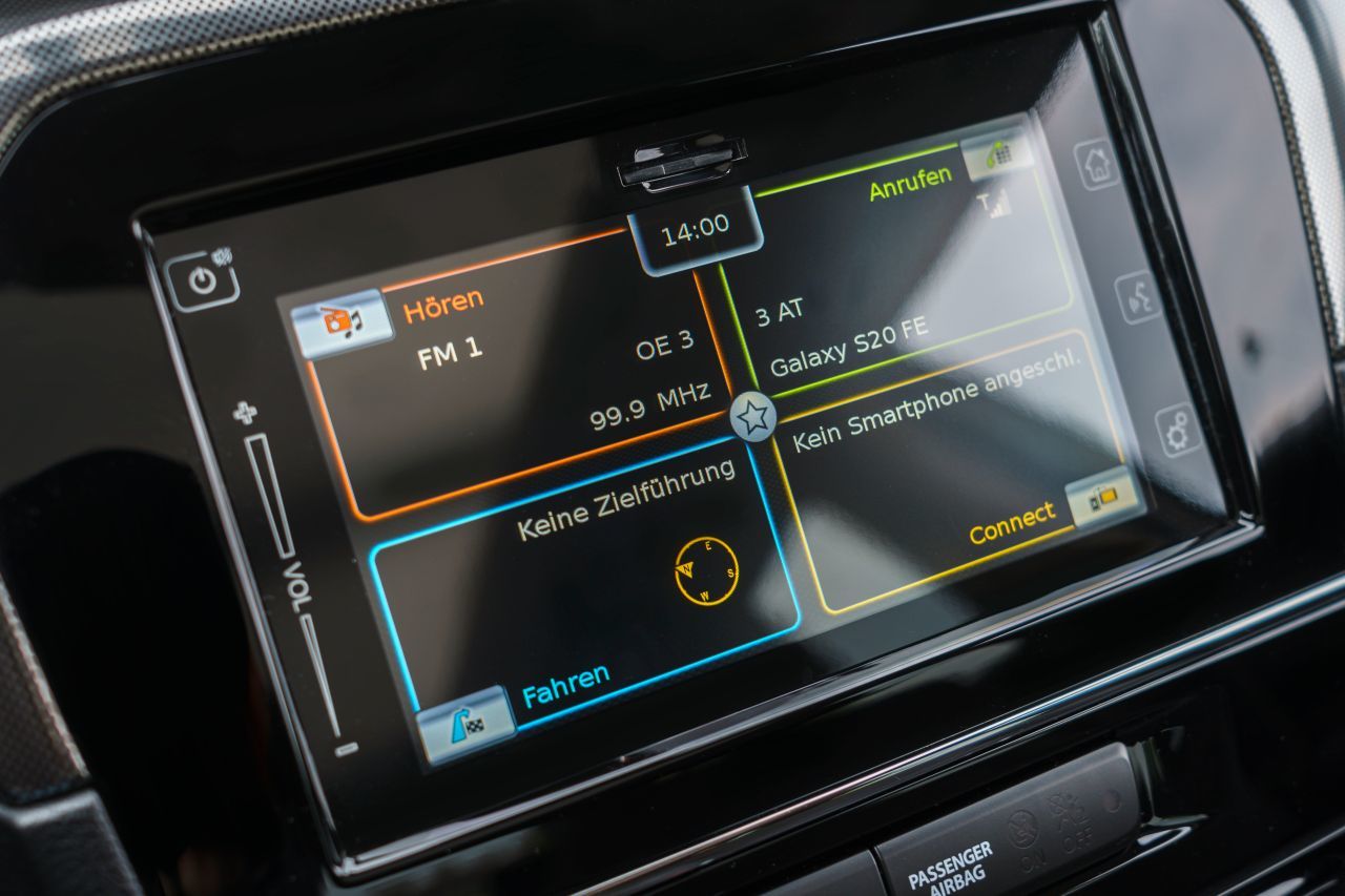 Das Touchscreen-Multimedia-System ist klar aufgebaut.