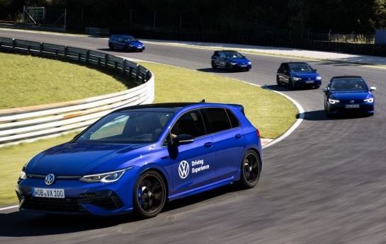 Auf dem Salzburgring zeigt der aktuelle Golf R, was er kann. - Einer muss der R-gste sein