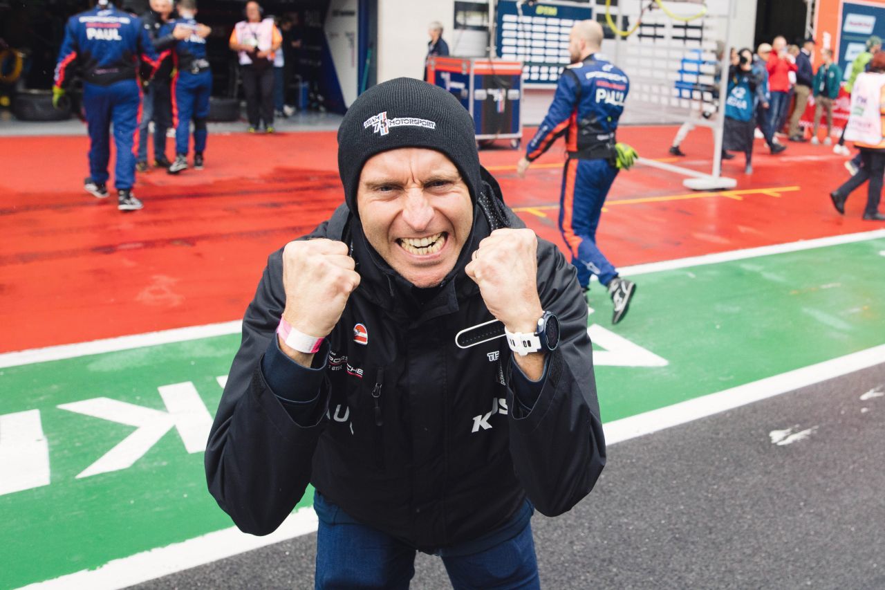 ...und bei seinem Teamchef Timo Bernhard – einer Porsche-Legende.
