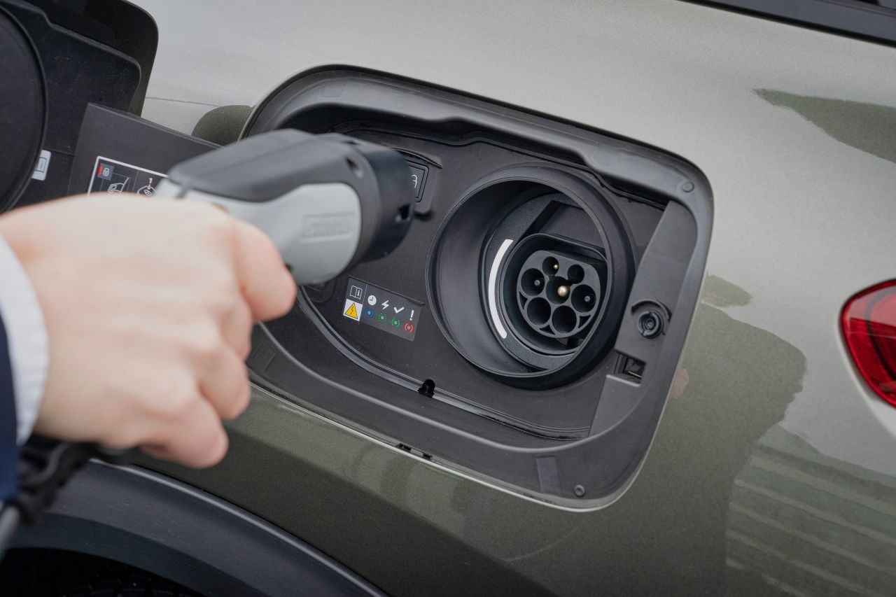 Den C5 X gibt es als Plug-in Hybrid mit rein elektrischer Reichweite.