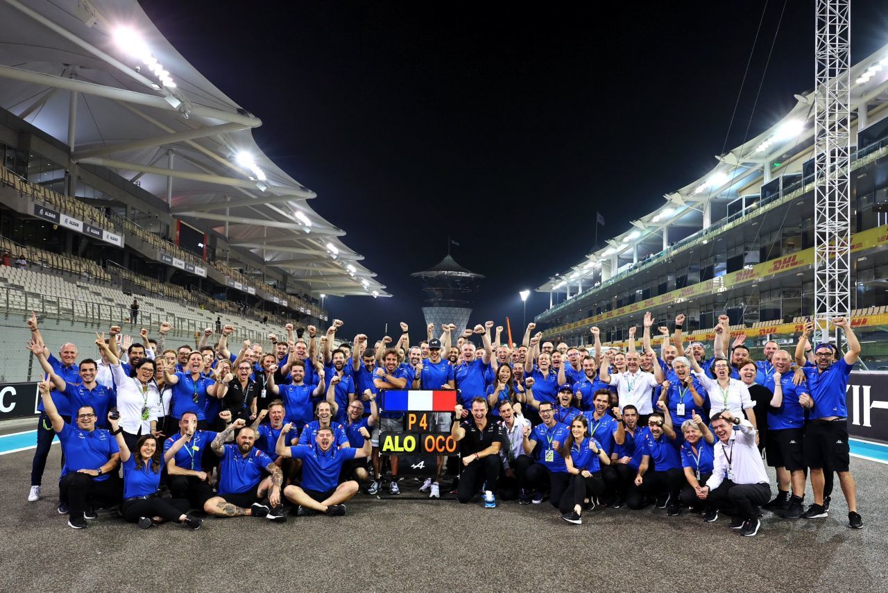 Ein schöner Erfolg für Alpine: Mit dem siebenten Platz von Esteban Ocon in Abu Dhabi konnte der vierte Platz vor McLaren in der Team-WM gesichert werden.