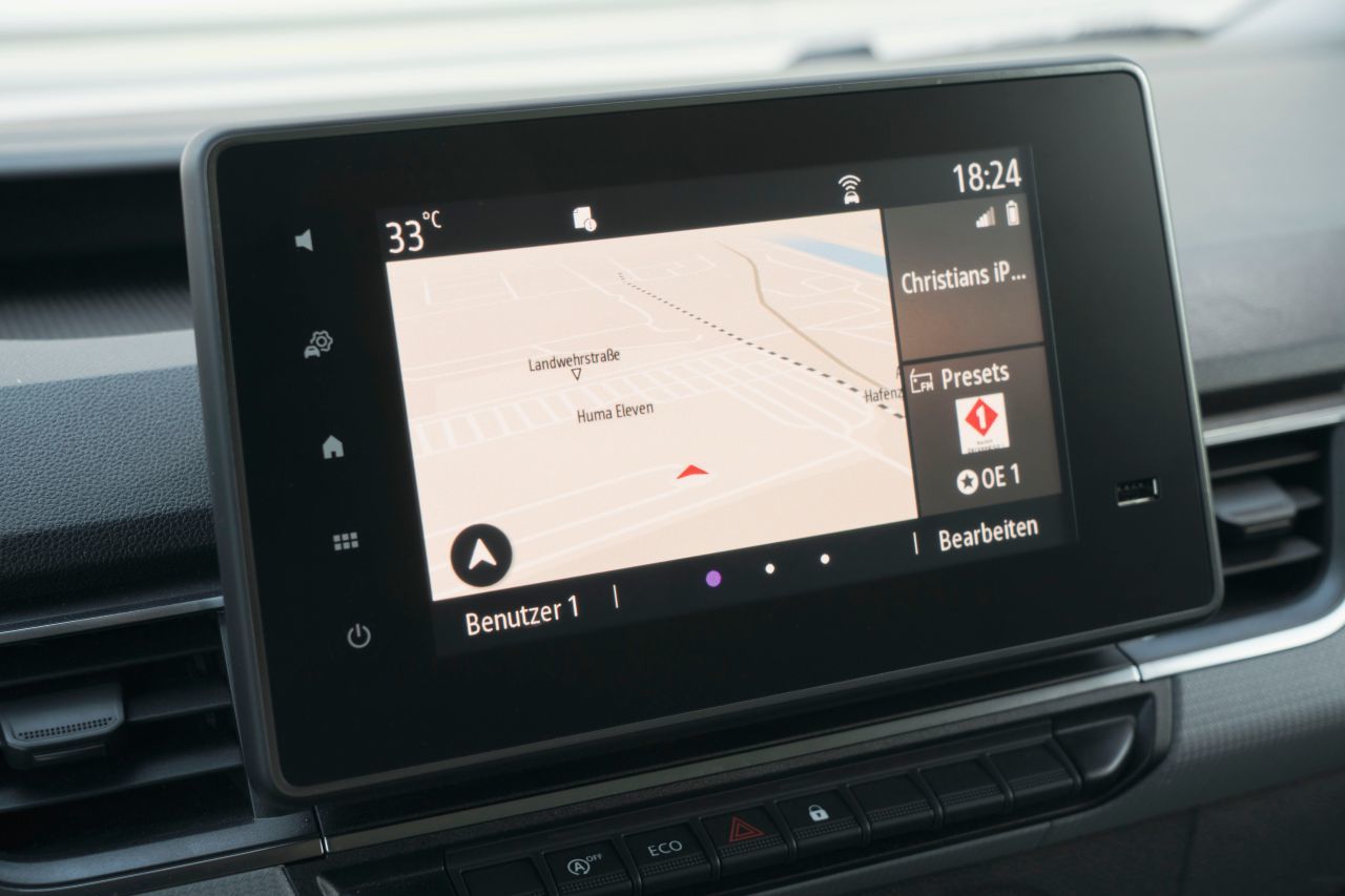 Der 8,0-Zoll-Touchscreen bindet Android Auto und Apple Carplay ein. Und ist auch sonst ein übersichtliches, leicht verständliches Multimediasystem.