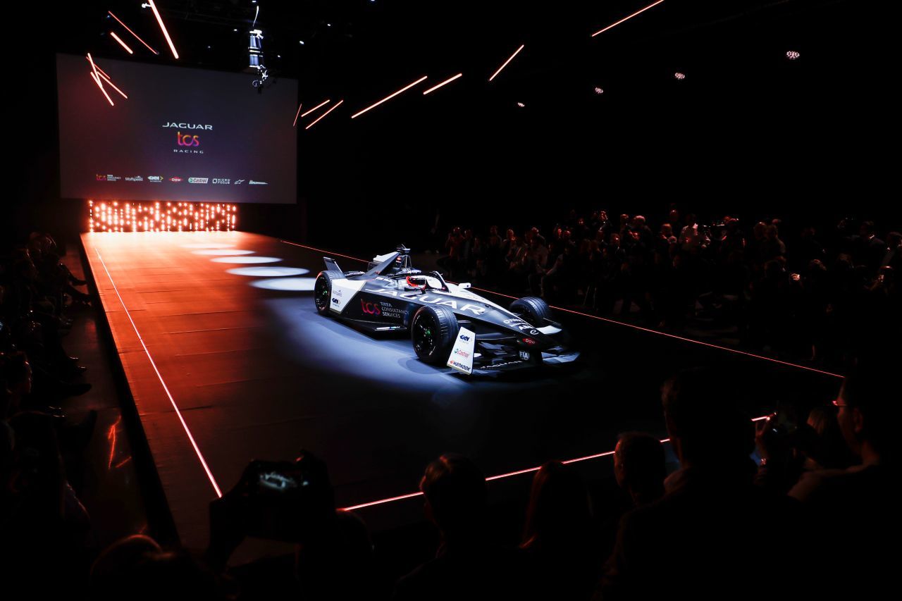 In London wurde der neue Jaguar Formel-E-Rennwagen präsentiert.