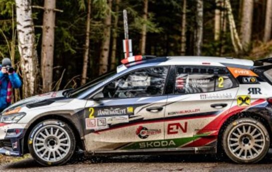 140.000 Fans strömen zur Jänner-Rallye. Und sie zeigt, dass Simon Wagner mit den Besten der Welt mithalten kann. - Jännerrallye? Weltklasse