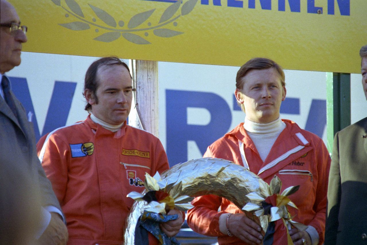 Im Sportwagen und im Tourenwagen sorgte Huber zwischen 1967 und 1971 immer wieder für Aufsehen. Hier 1971 am Nürburgring mit Erwin Kremer.