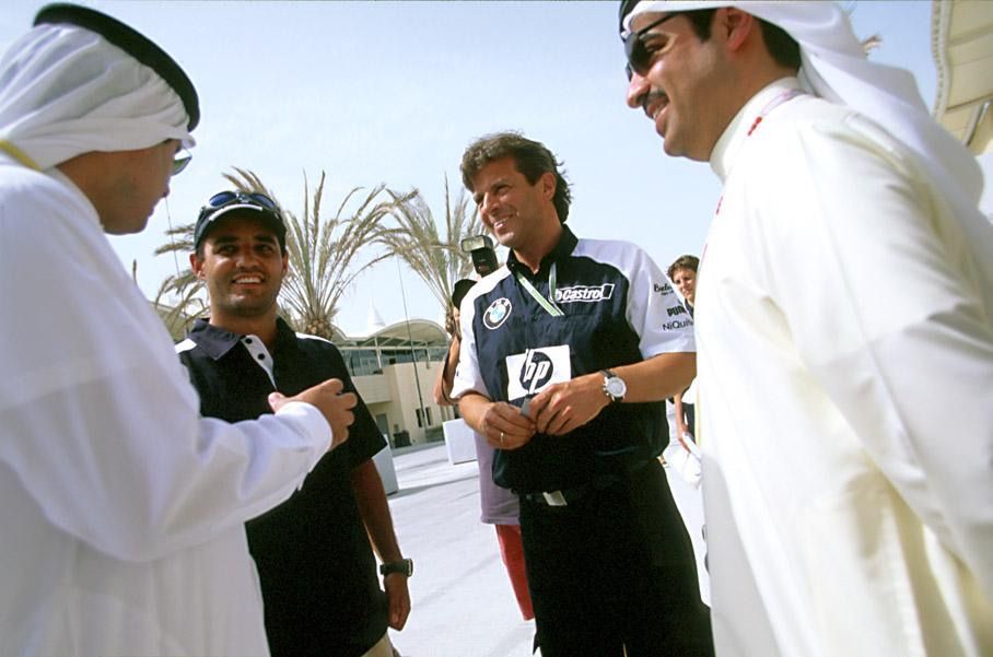 Bahrain 2002. Juan Pablo Montoya mit Fritz Enzinger, dem Bruder des Autors dieser Kolumne, in der Formel 1.