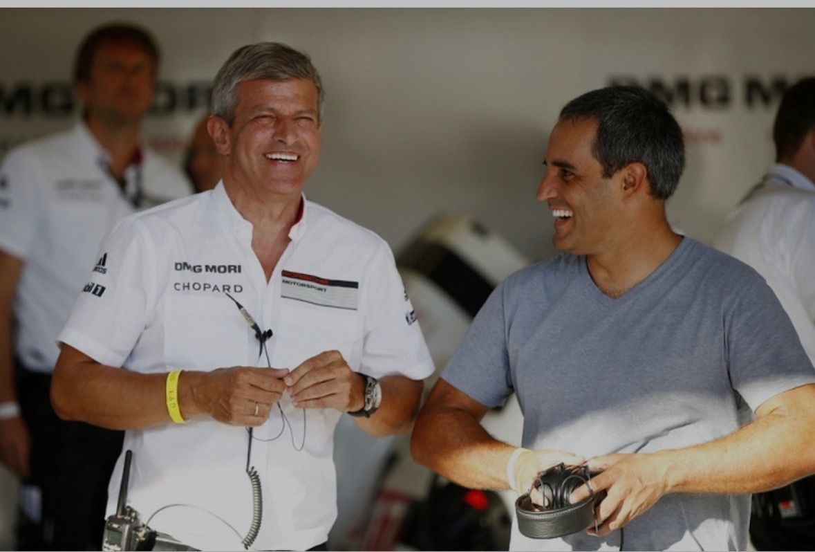 Bahrain 2015. Juan Pablo Montoya mit Fritz Enzinger, LMP1-Weltmeistermacher von Porsche, in dessen Box.