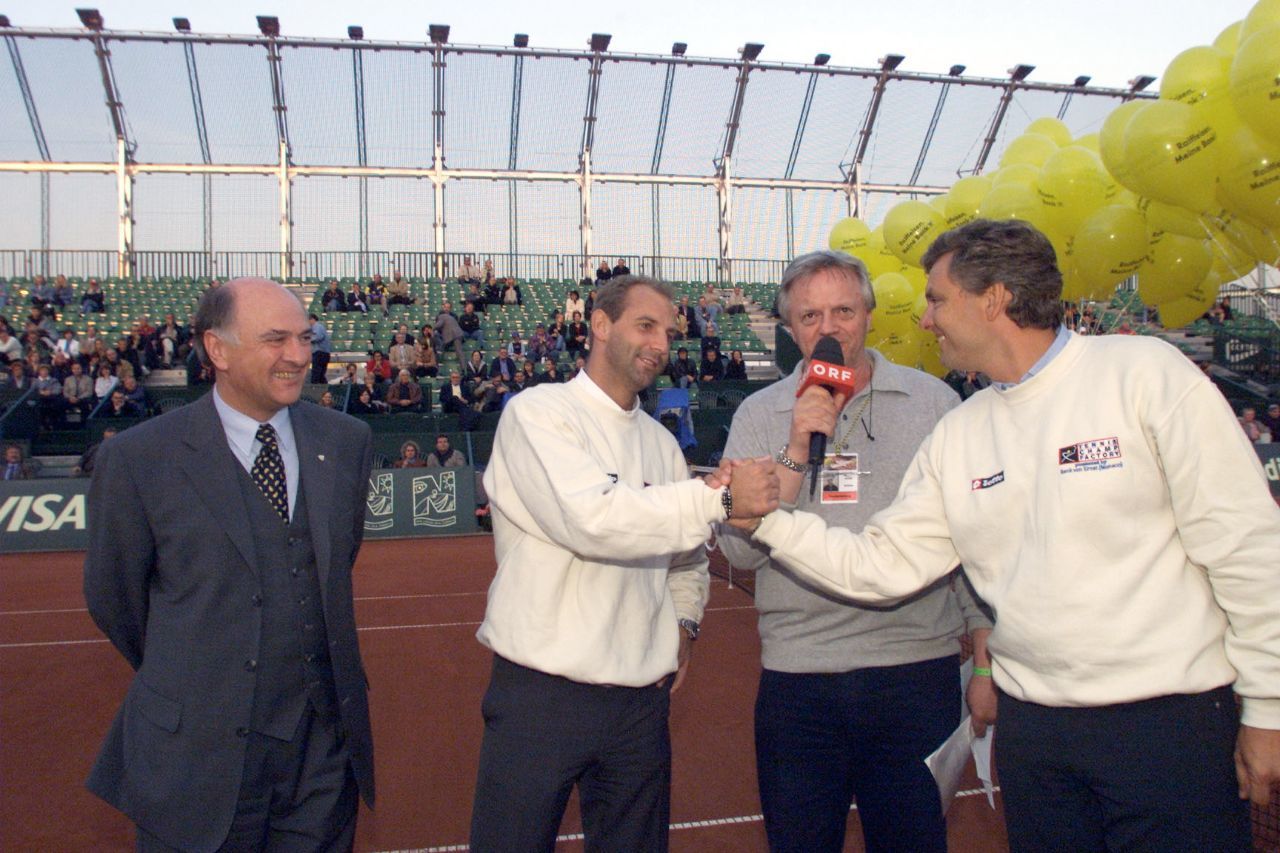 Holenia mit Ex-Landeshauptmann Pröll, Tennis-Ikone Thomas Muster und mit seinem langjährigen engen Freund Ronnie Leitgeb.