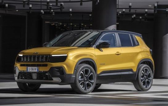 Der erste rein elektrische Jeep sticht mit markentypisch markantem Design heraus. - Stadt-Cowboy