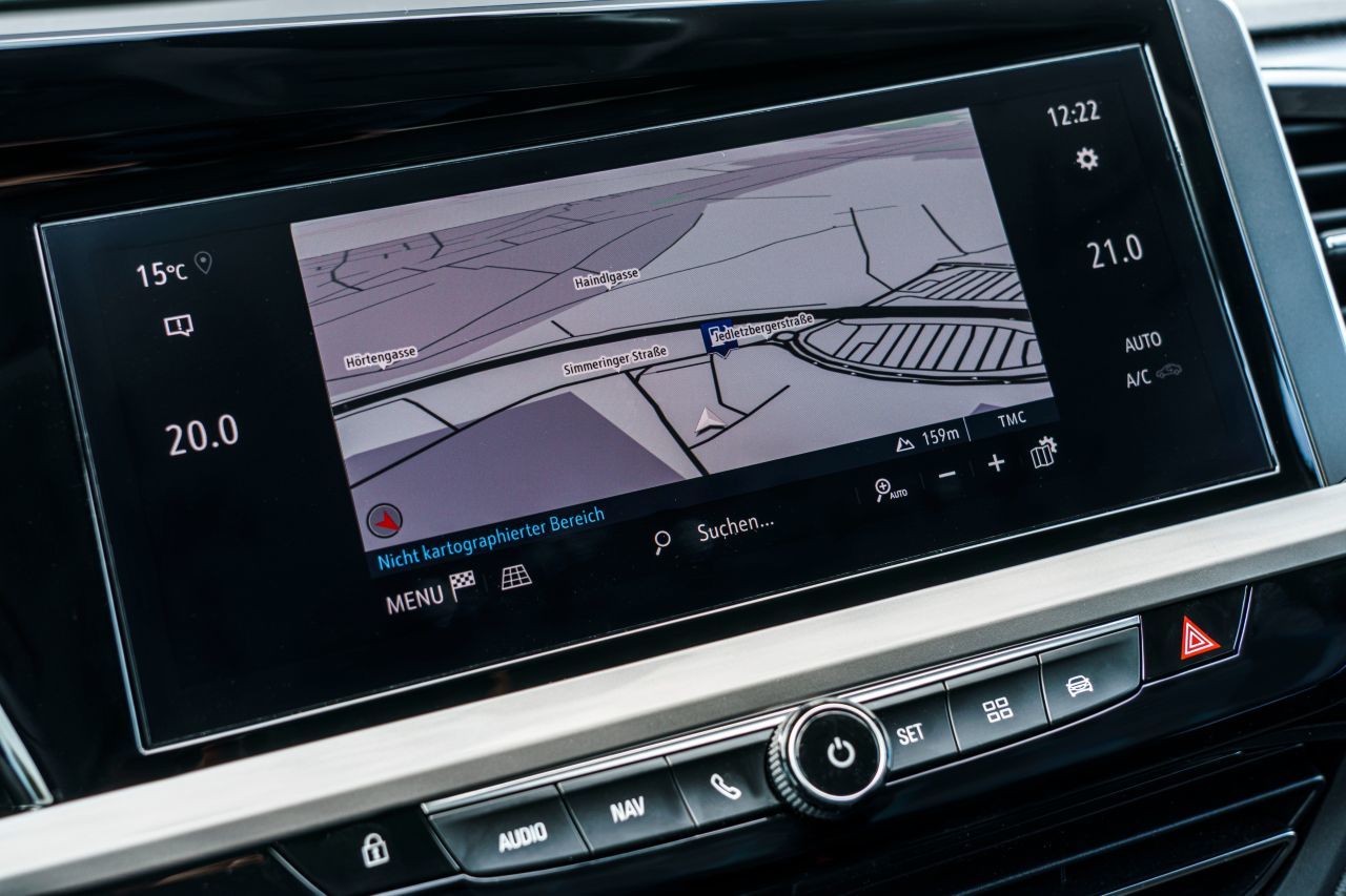 10-Zoll-Multimedia-Touchscreen: reagiert schnell, ist weitgehend logisch.